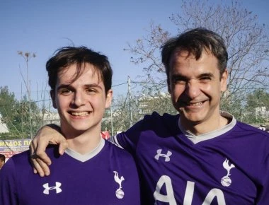 20 ετών έγινε ο γιος του Κυριάκου Μητσοτάκη - Το γιόρτασε η οικογένεια